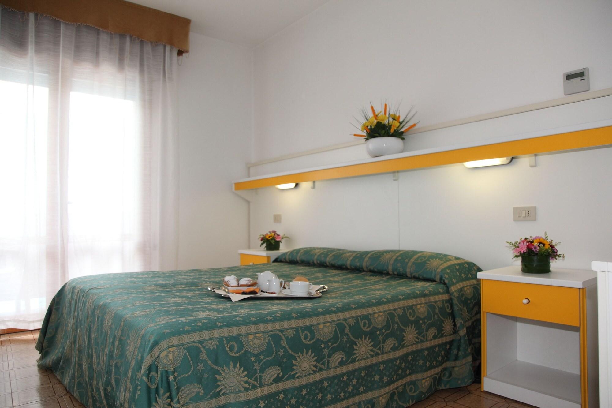 Hotel Bettina Лидо-ди-Езоло Экстерьер фото