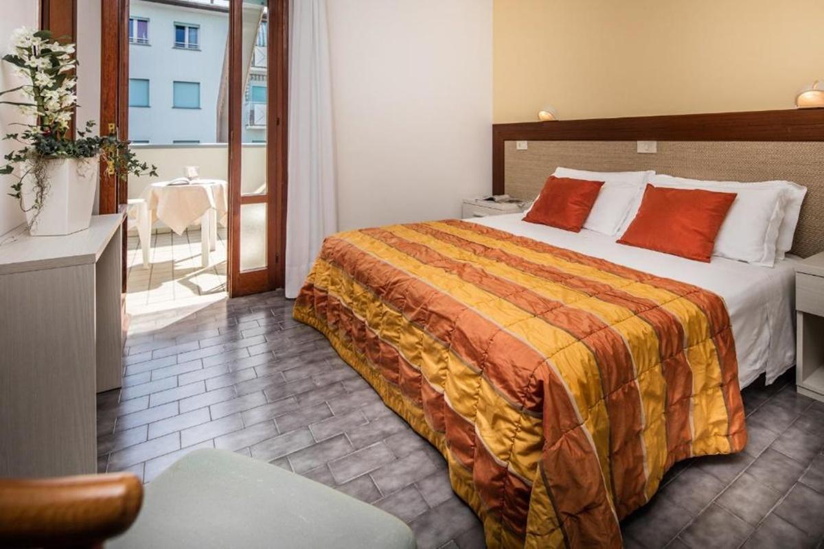 Hotel Bettina Лидо-ди-Езоло Экстерьер фото