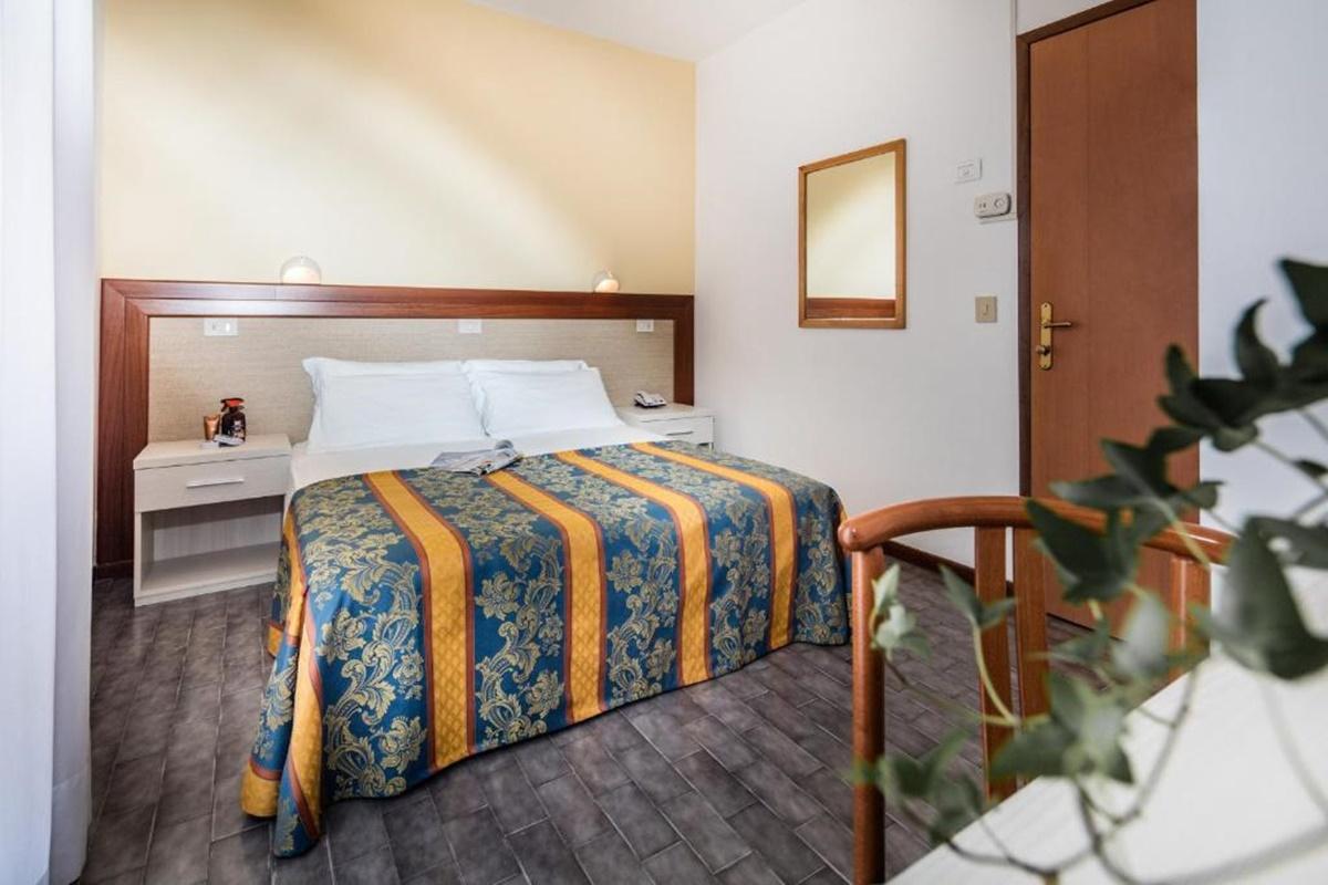 Hotel Bettina Лидо-ди-Езоло Экстерьер фото