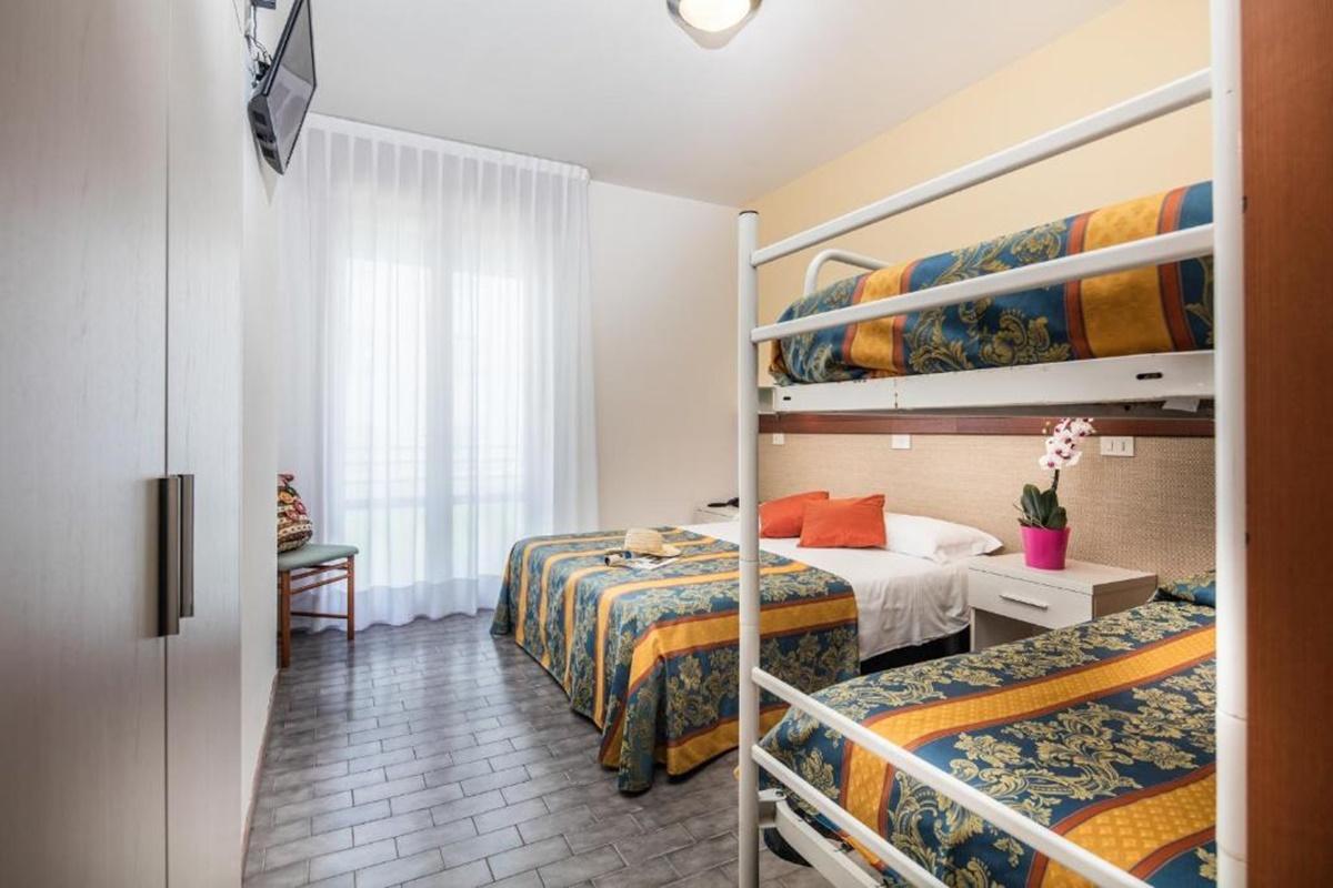 Hotel Bettina Лидо-ди-Езоло Экстерьер фото