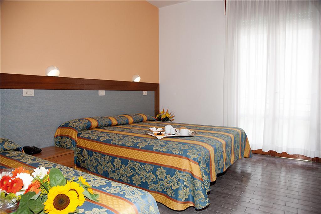 Hotel Bettina Лидо-ди-Езоло Экстерьер фото