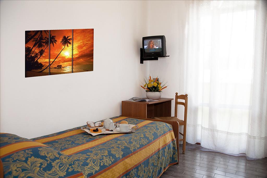 Hotel Bettina Лидо-ди-Езоло Экстерьер фото