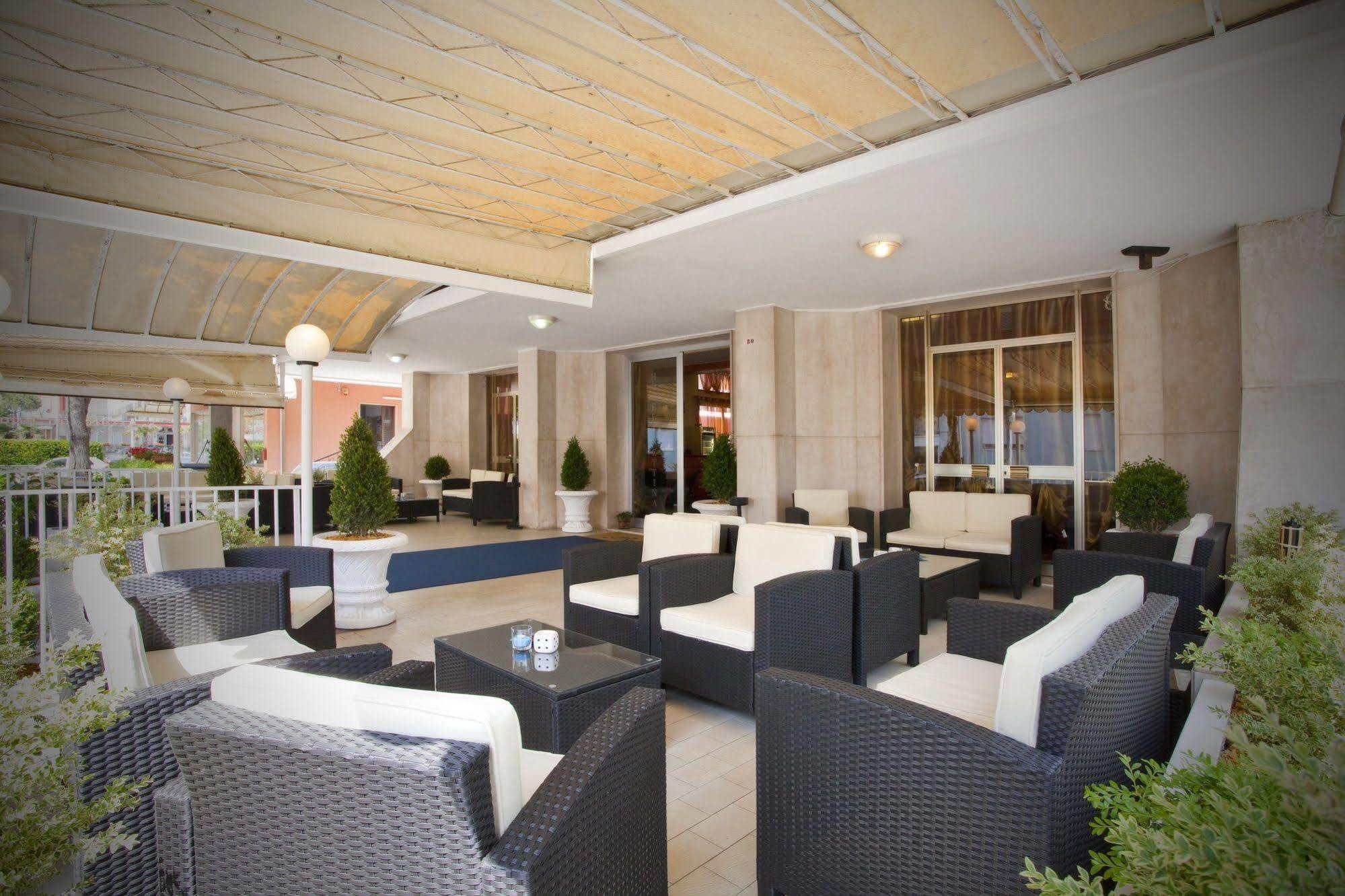 Hotel Bettina Лидо-ди-Езоло Экстерьер фото